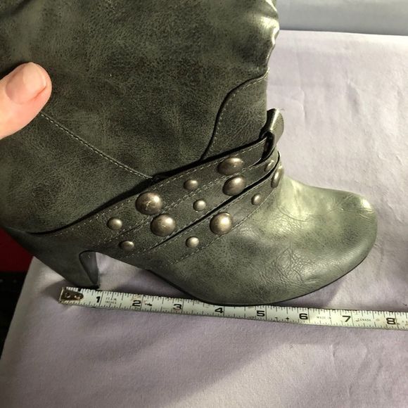 Grey boots - Picture 8 of 9